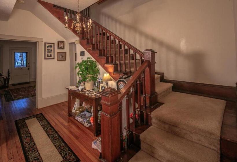 مبيت وإفطار Taylor House Inn