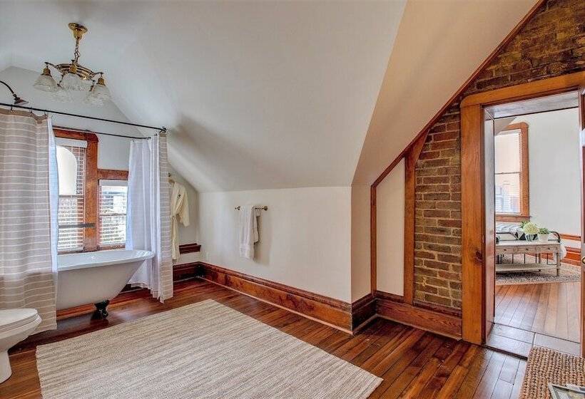 تختخواب و صبحانه The Baker