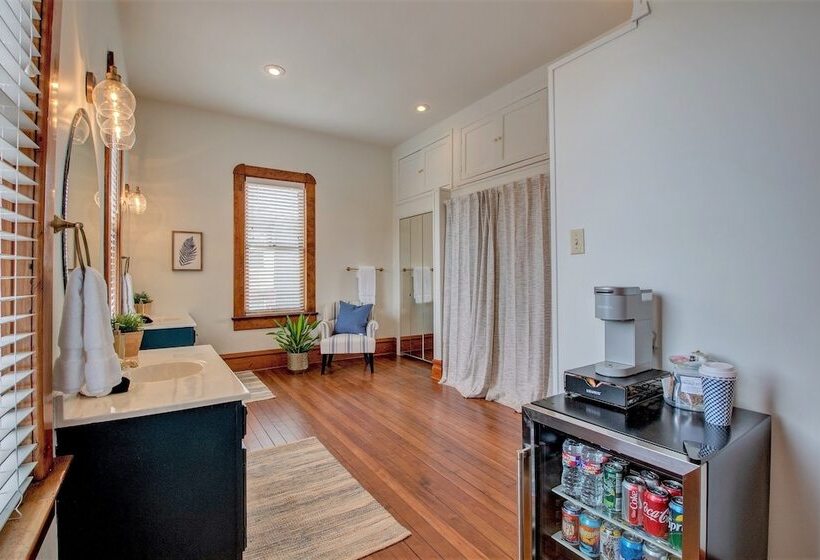 تختخواب و صبحانه The Baker