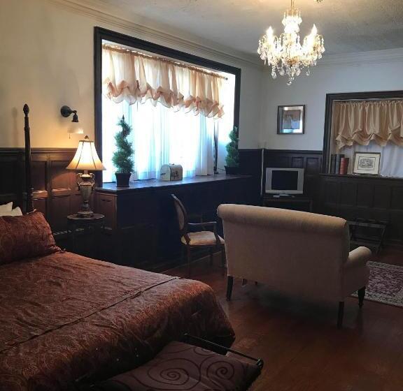 مبيت وإفطار The Castle At Skylands Manor