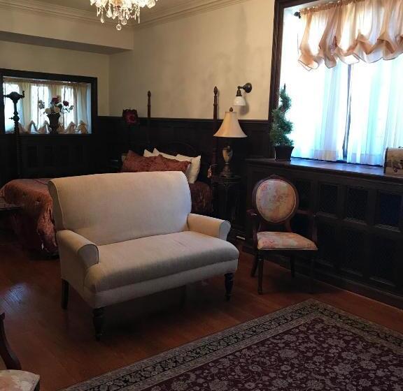 مبيت وإفطار The Castle At Skylands Manor