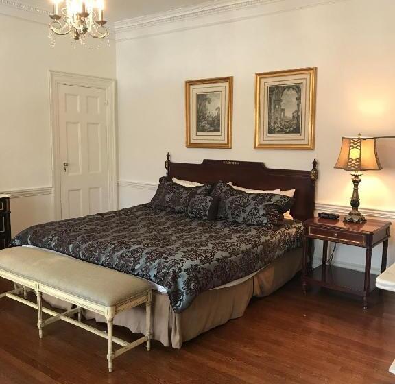 مبيت وإفطار The Castle At Skylands Manor