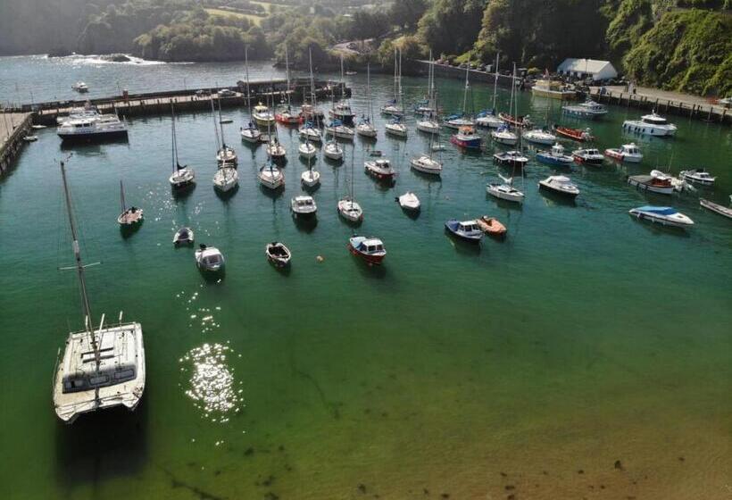 تختخواب و صبحانه The Harbour Lights