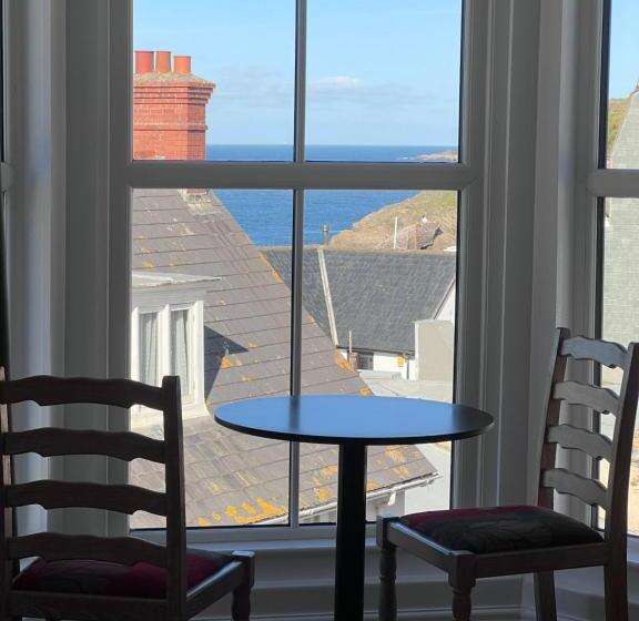 تختخواب و صبحانه The Harbour Lights