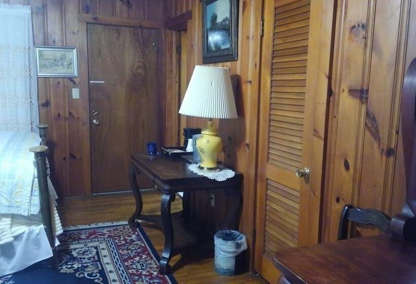 مبيت وإفطار The Inn At Brevard