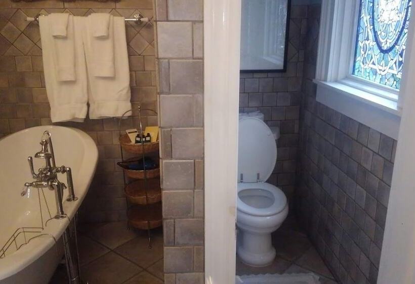 مبيت وإفطار The Inn At Brevard