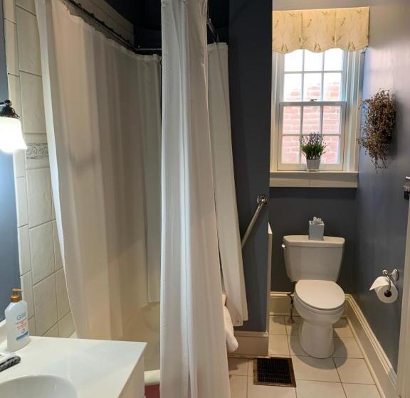 مبيت وإفطار The Lily Inn  Burlington