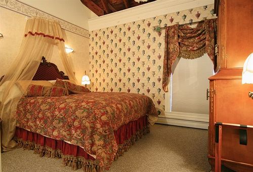 Bed & Breakfast Grand Victorian Inn