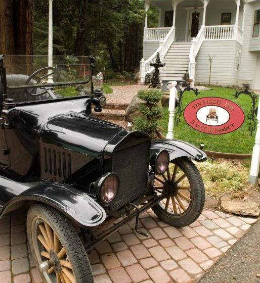 민박 Tin Lizzie Inn