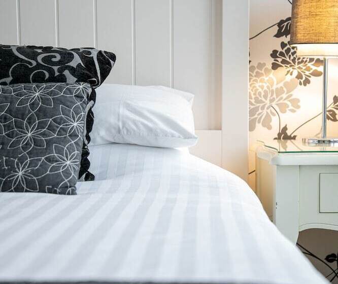 مبيت وإفطار Trelawney Hotel   Guest House