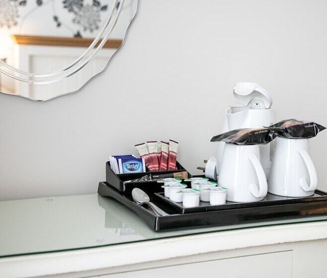 مبيت وإفطار Trelawney Hotel   Guest House