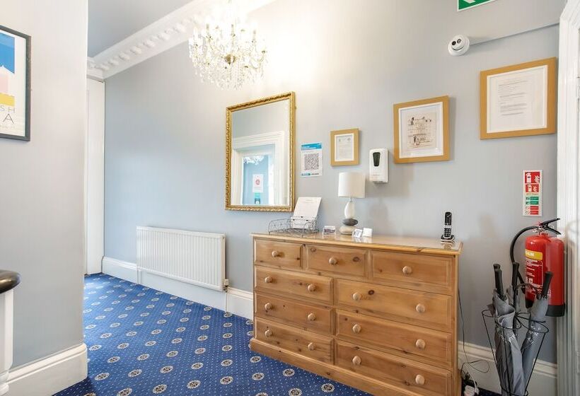 مبيت وإفطار Trelawney Hotel   Guest House