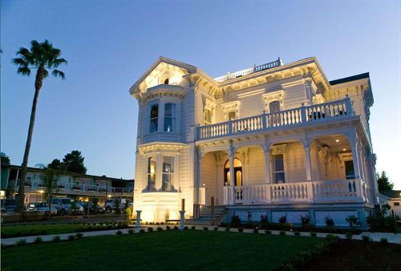 مبيت وإفطار West Cliff Inn, A Four Sisters Inn