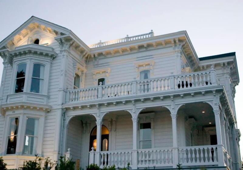 مبيت وإفطار West Cliff Inn, A Four Sisters Inn