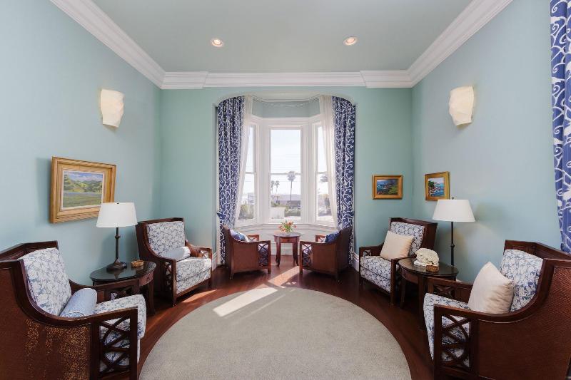 مبيت وإفطار West Cliff Inn, A Four Sisters Inn