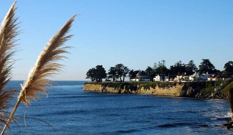 مبيت وإفطار West Cliff Inn, A Four Sisters Inn