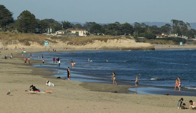 مبيت وإفطار West Cliff Inn, A Four Sisters Inn