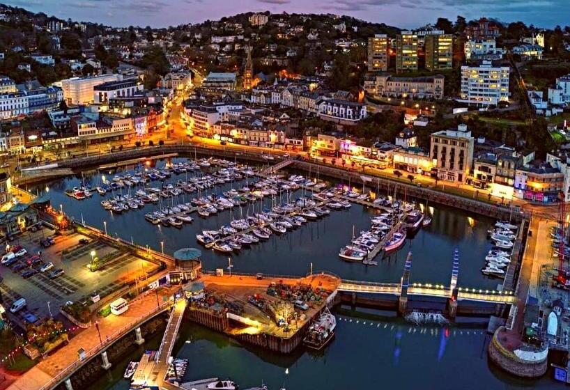 צימר Yardley Manor