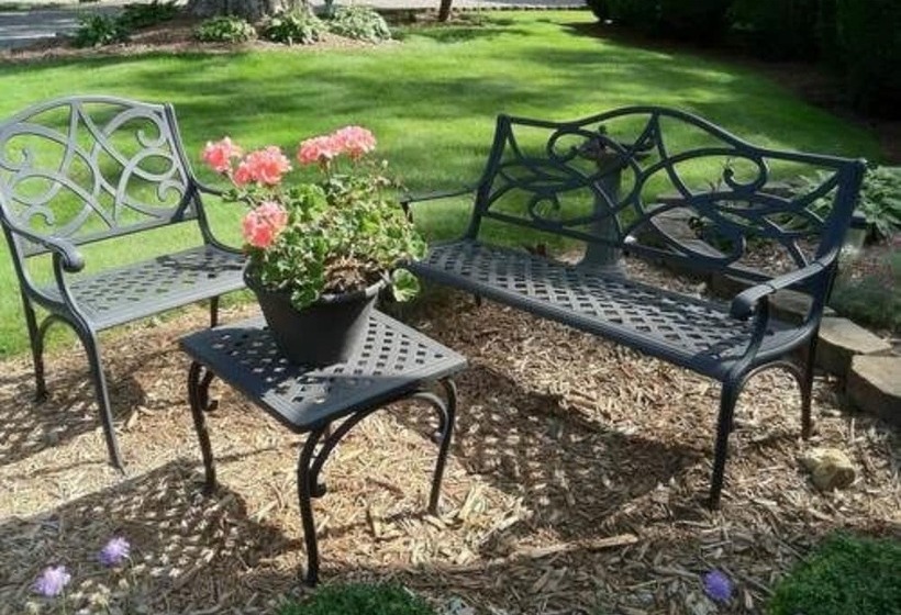 Brookside Mountain Mist Inn B&b