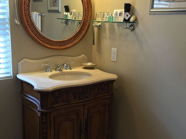 Brookside Mountain Mist Inn B&b