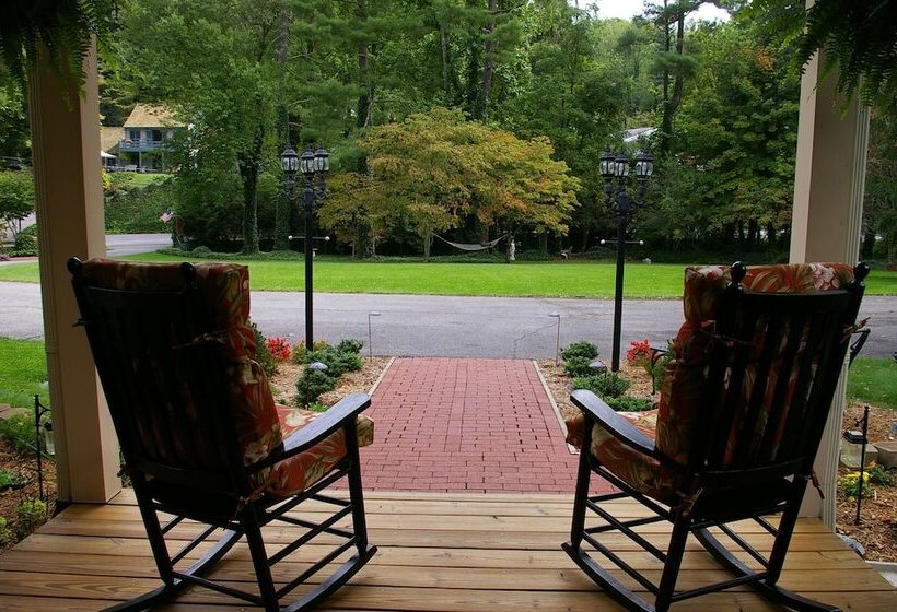 Brookside Mountain Mist Inn B&b