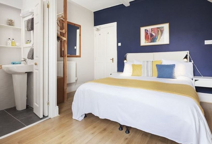 Brookside Villa - B&b