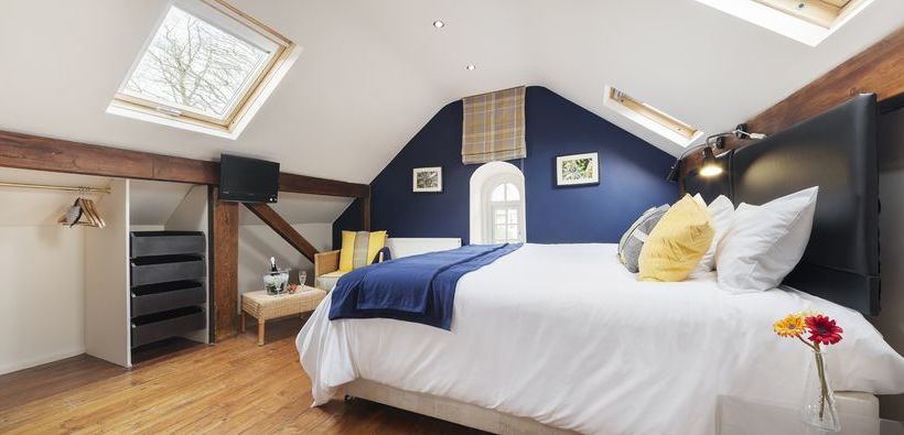 Brookside Villa - B&b