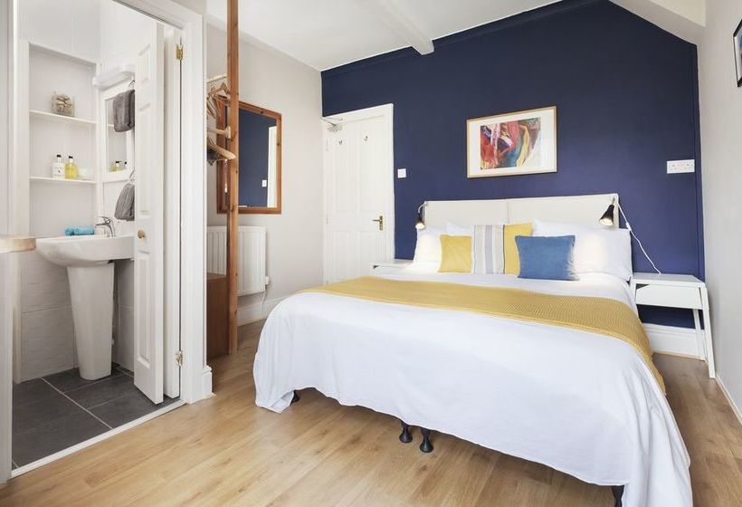 Brookside Villa - B&b