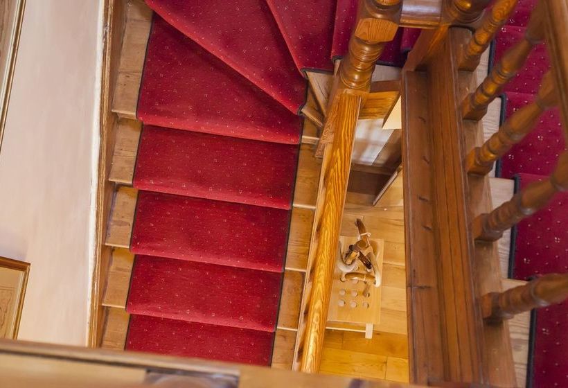 Brookside Villa - B&b