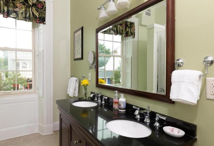 Carlisle House Bed And Breakfast