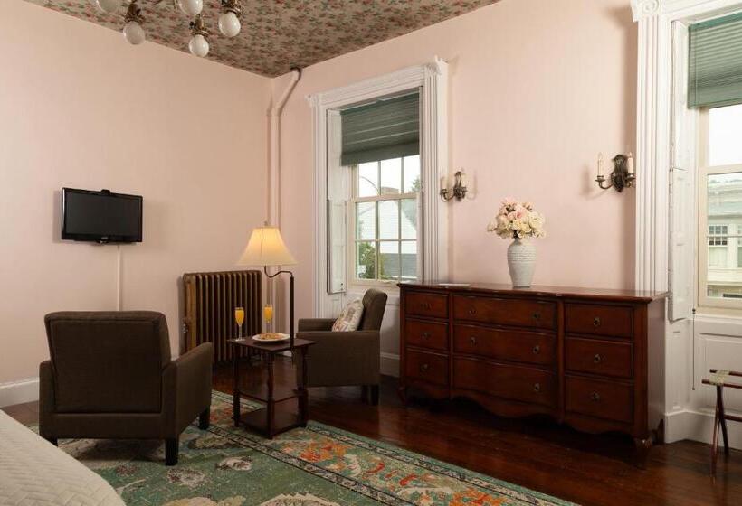 Carlisle House Bed And Breakfast