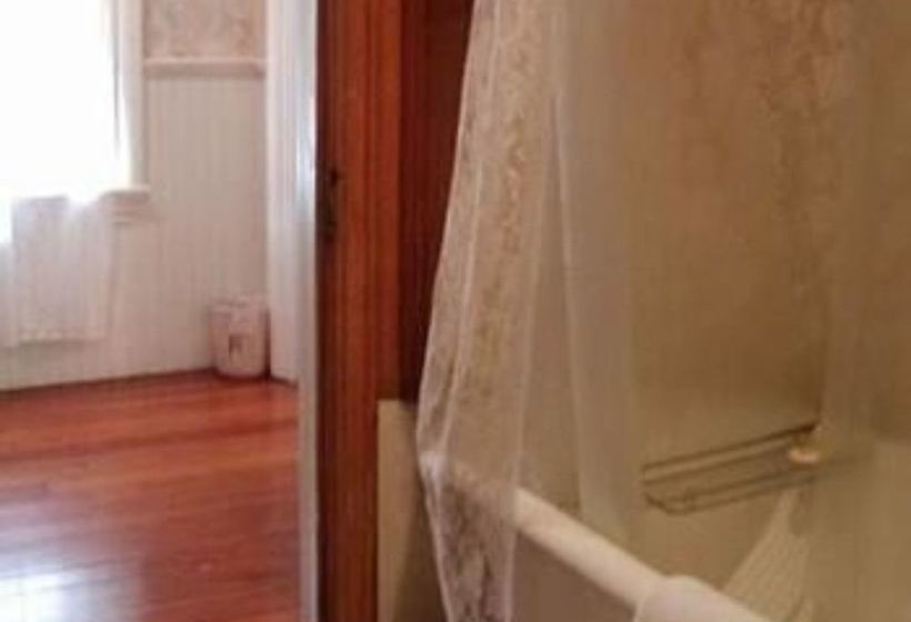 Claremont House Bed & Breakfast