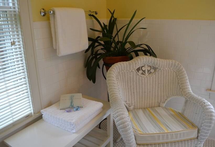 Cocoa Cottage Bed & Breakfast