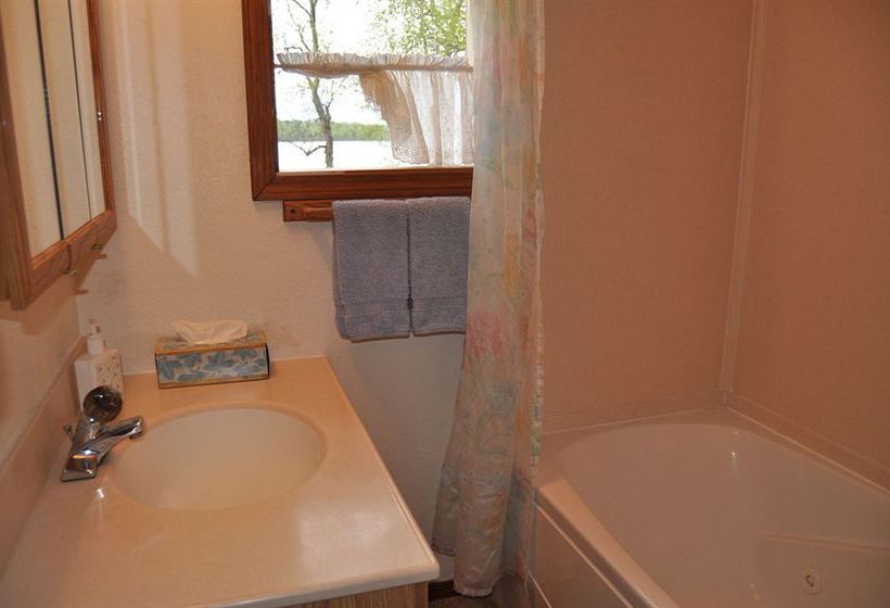 مبيت وإفطار Daniels Lake Lodge Cabins