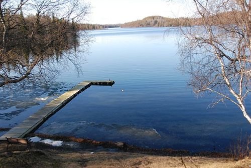 مبيت وإفطار Daniels Lake Lodge Cabins