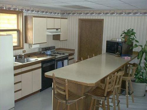 مبيت وإفطار Daniels Lake Lodge Cabins