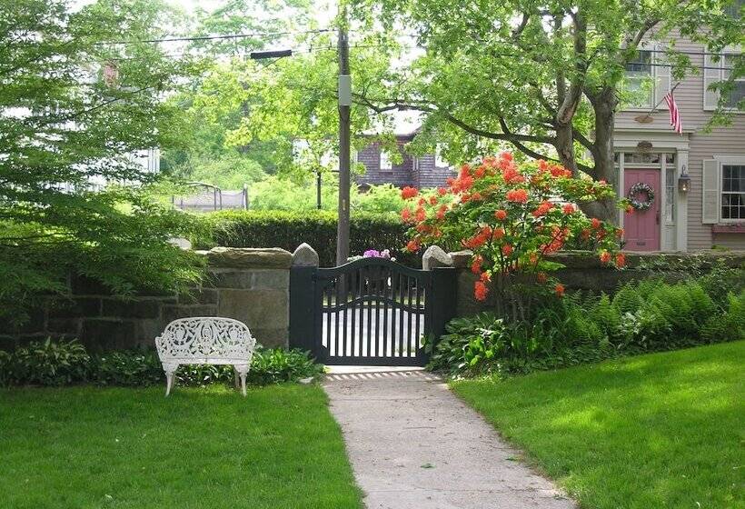 Delano Homestead Bed And Breakfast