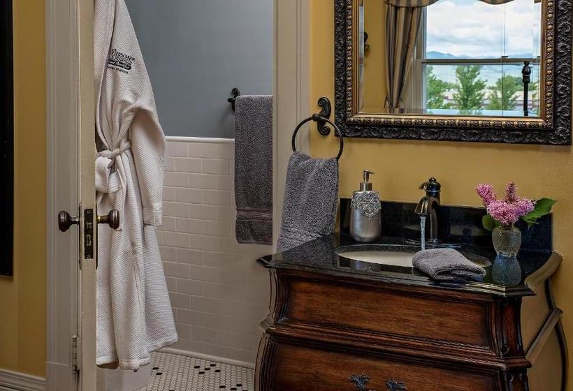 The Gibson Mansion Bed And Breakfast