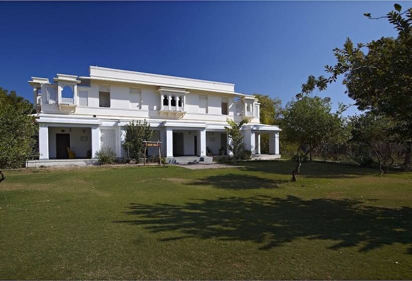 בית מלון כפרי Dhawala Resort By Aamod