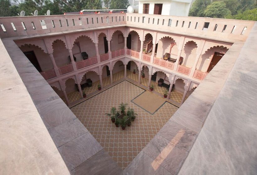 فندق Dhawala Resort By Aamod