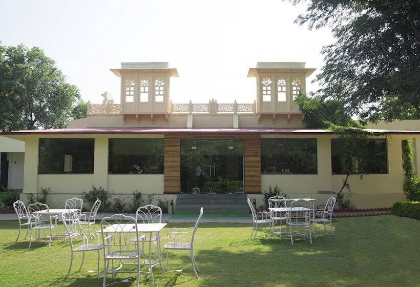 בית מלון כפרי Dhawala Resort By Aamod