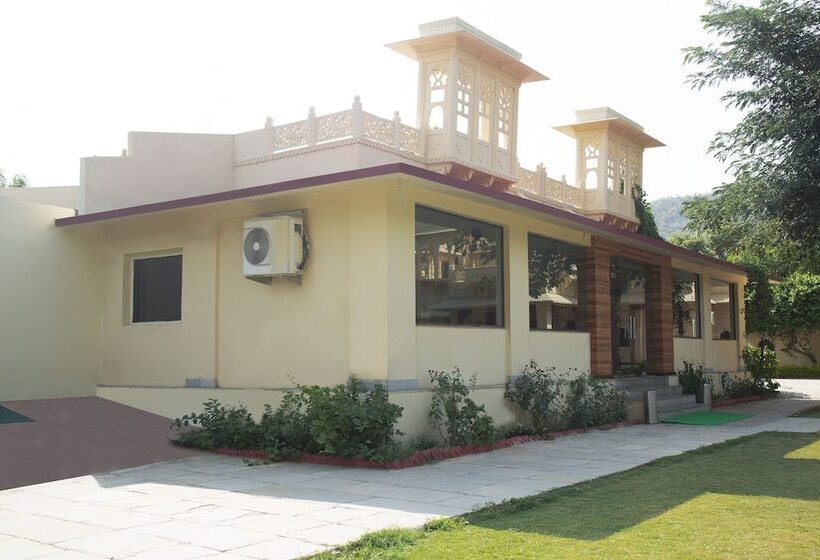 فندق Dhawala Resort By Aamod