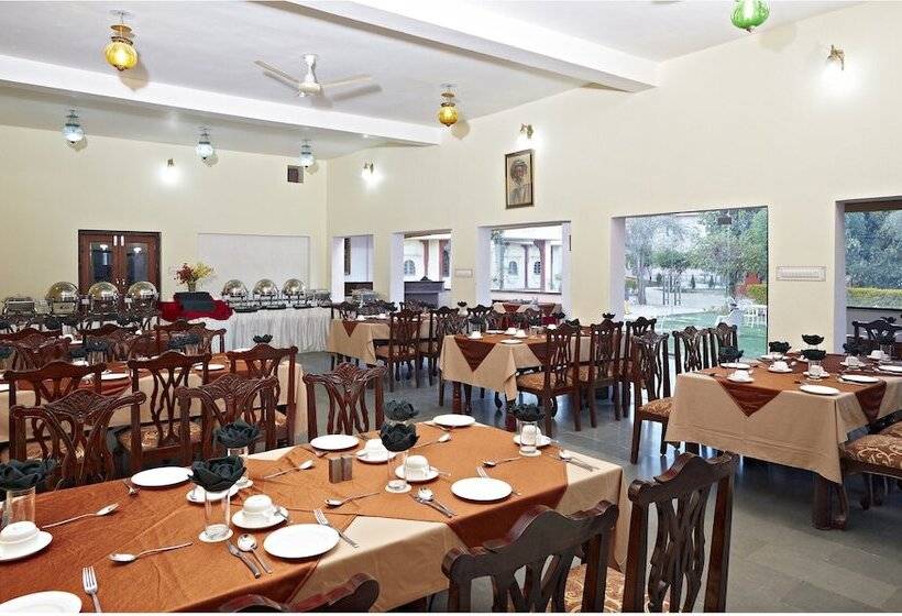 בית מלון כפרי Dhawala Resort By Aamod