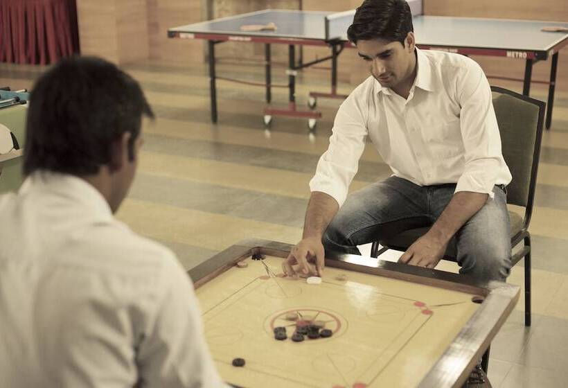 فندق Dhawala Resort By Aamod