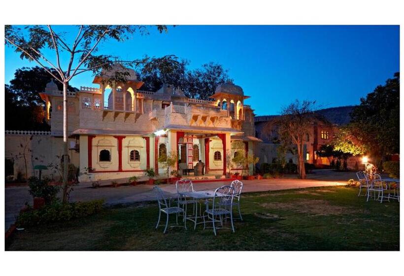 בית מלון כפרי Dhawala Resort By Aamod