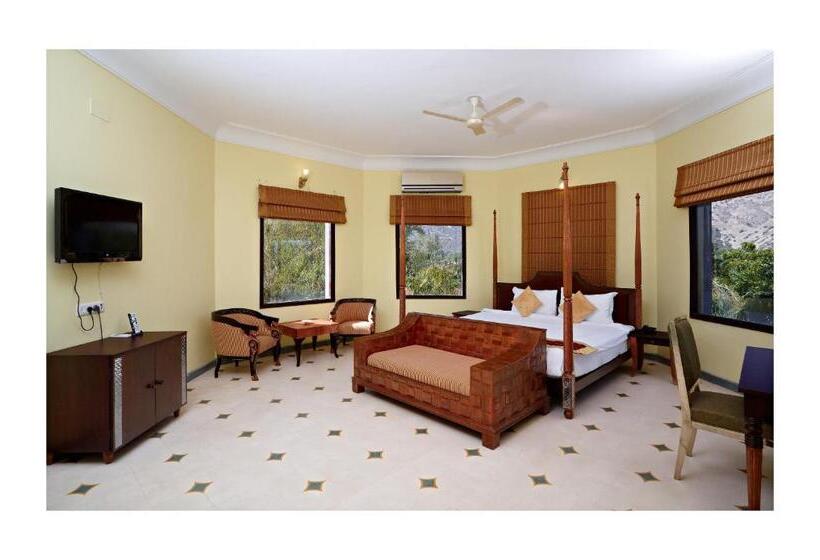 فندق Dhawala Resort By Aamod