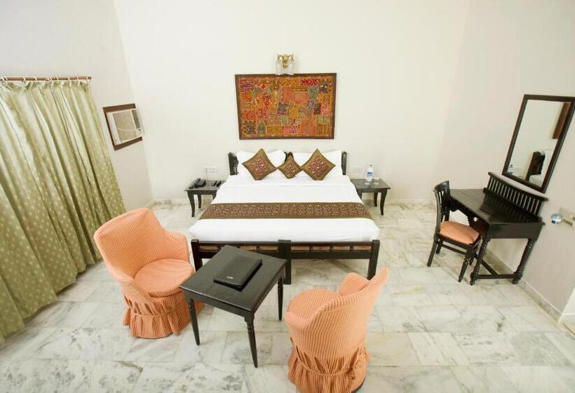 فندق Dhawala Resort By Aamod