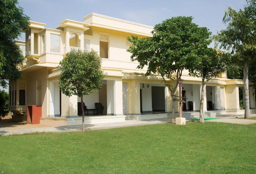 فندق Dhawala Resort By Aamod