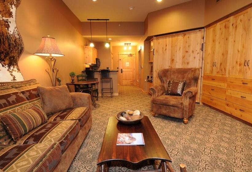 هتل Big Sky Resort Village Center