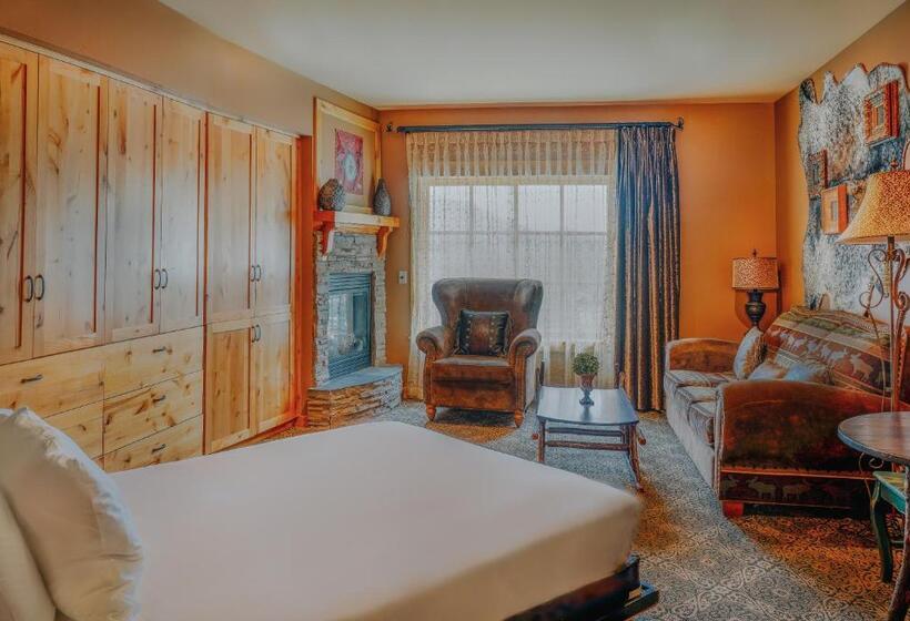 هتل Big Sky Resort Village Center